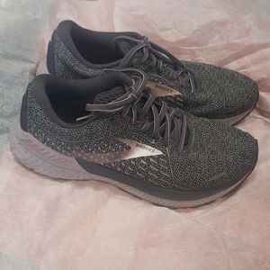 LAST DAY Brooks Sz 9 Adrenaline 21 sneakers